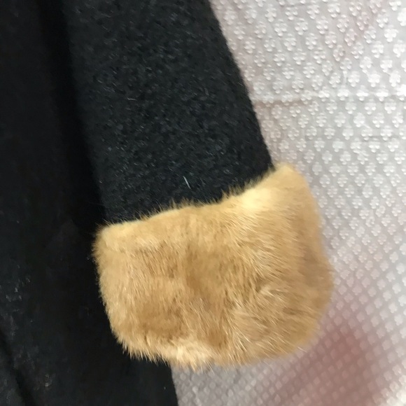 ~SOLD~ Vintage Colbert’s Of Dallas Ankle Length Coat With Fur Trim - Picture 6 of 10